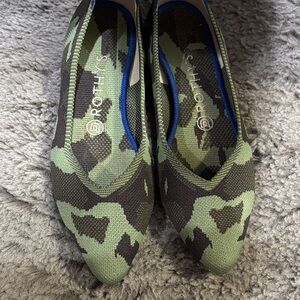 Rothy's Camo Flats 🖤💚